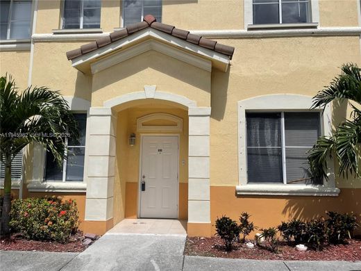 Townhouse in Hialeah, Miami-Dade