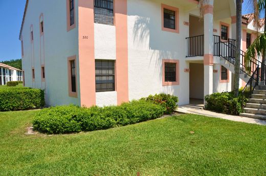 Residential complexes in Boca Raton, Palm Beach