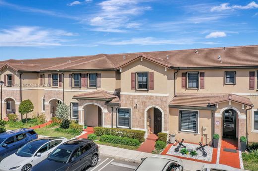 Townhouse in Hialeah Gardens, Miami-Dade