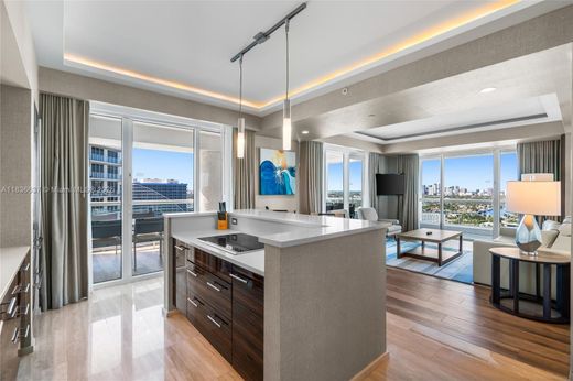 Residential complexes in Fort Lauderdale, Broward County