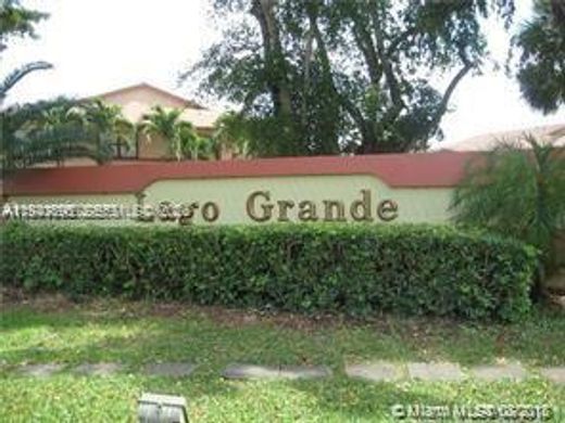 Edificio en Hialeah, Miami-Dade County