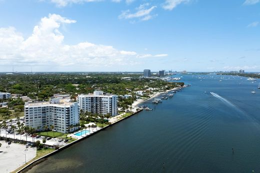 Residential complexes in West Palm Beach, Palm Beach