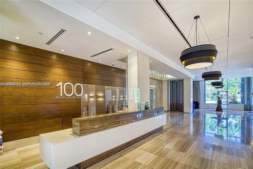 Complexes résidentiels à Sunny Isles Beach, Comté de Miami-Dade