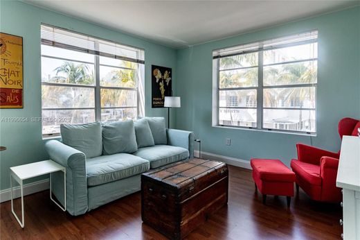 Residential complexes in Miami Beach, Miami-Dade