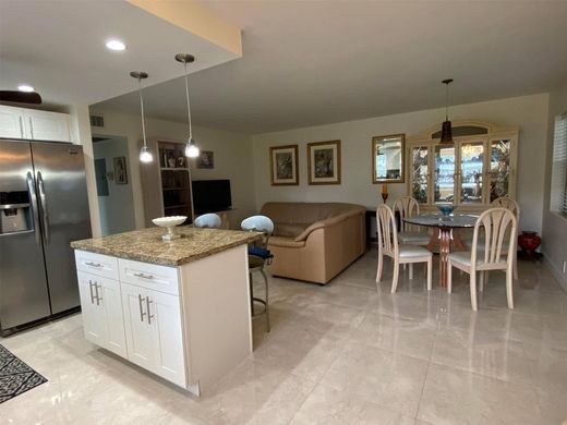 Residential complexes in Deerfield Beach, Broward County