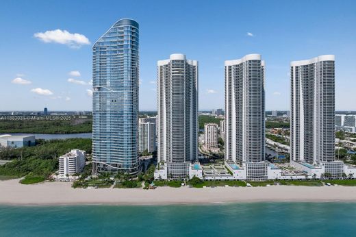 Sunny Isles Beach, Miami-Dade Countyのアパートメント・コンプレックス