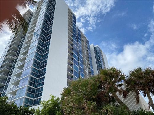 Residential complexes in Miami Beach, Miami-Dade