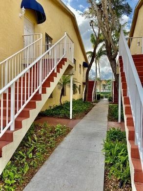 Residential complexes in Greenacres City, Palm Beach