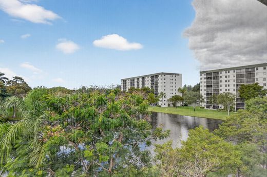 Residential complexes in Pompano Beach, Broward County
