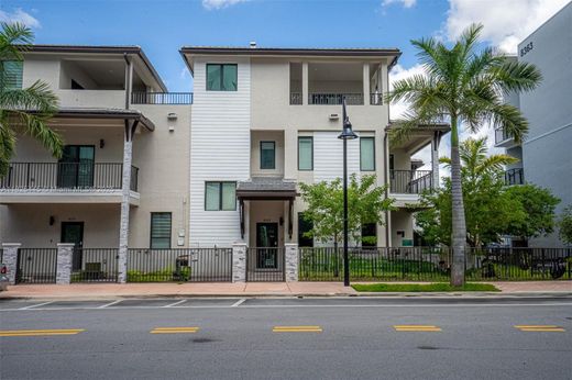 Doral, Miami-Dade Countyのタウンハウス