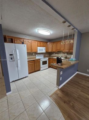 Residential complexes in Coral Springs, Broward County