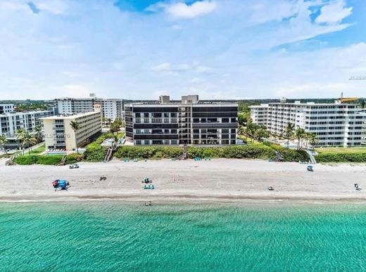 Residential complexes in Hillsboro Beach, Broward County