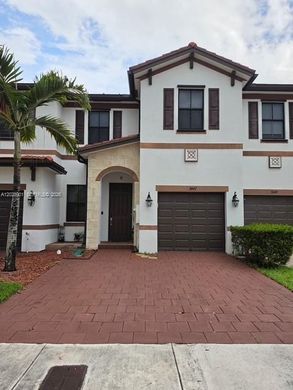 Casa adosada en Hialeah, Miami-Dade County