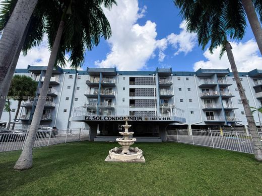 Жилой комплекс, Hialeah, Miami-Dade County