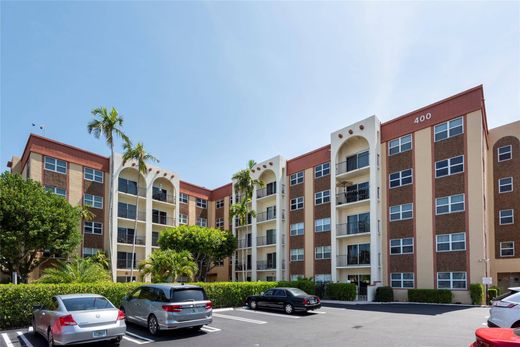 Residential complexes in Pompano Beach, Broward County