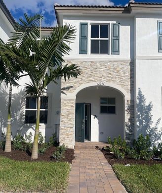 타운 하우스 / North Miami, Miami-Dade County