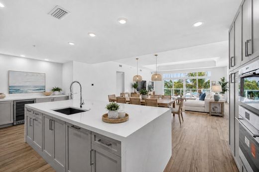 Residential complexes in Palm Beach Shores, Palm Beach