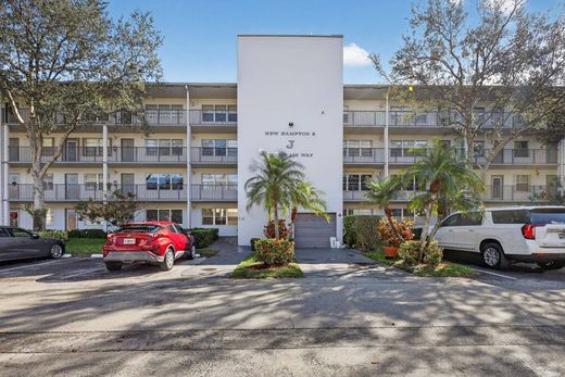Residential complexes in West Hollywood, Broward County
