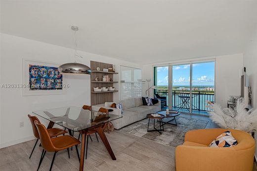 Residential complexes in Miami Beach, Miami-Dade