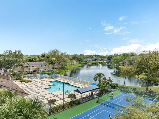 城市独宅  Pembroke Pines, Broward County