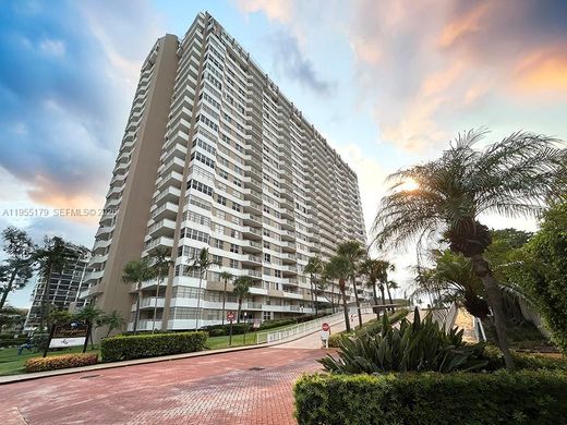 Residential complexes in Hallandale, Broward County