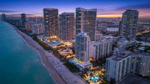 Residential complexes in Hollywood, Broward County