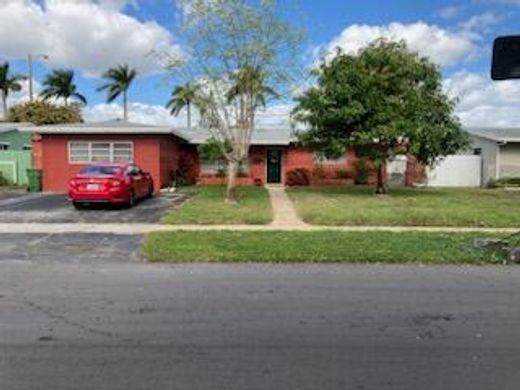 Villa in Pembroke Pines, Broward County