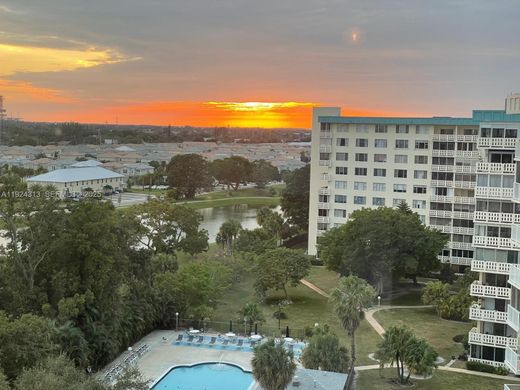 Residential complexes in Hollywood, Broward County