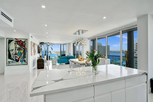 Residential complexes in Fort Lauderdale, Broward County
