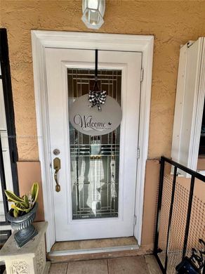 مجمع شقق ﻓﻲ Hialeah, Miami-Dade County