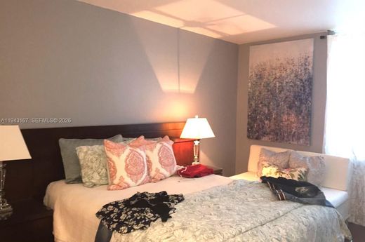 Residential complexes in Miami Beach, Miami-Dade