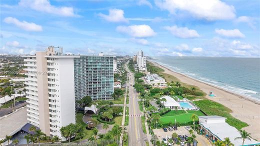 Residential complexes in Deerfield Beach, Broward County