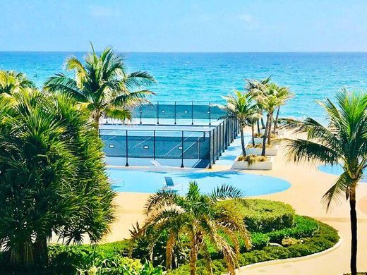 Residential complexes in South Palm Beach, Palm Beach