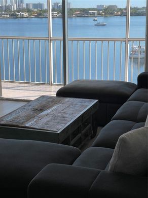 Residential complexes in Aventura, Miami-Dade