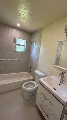 Villa in Opa-locka North  (historical), Miami-Dade