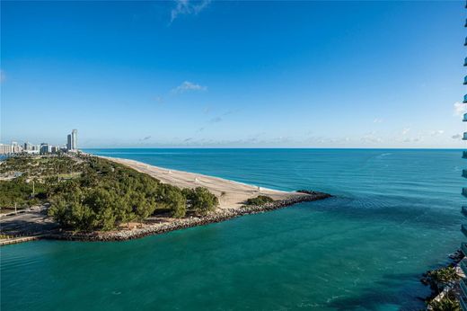 Residential complexes in Bal Harbour, Miami-Dade