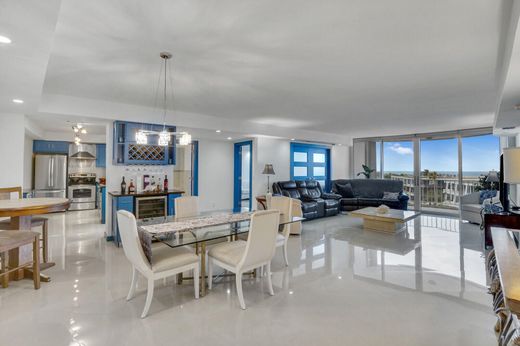 Residential complexes in Palm Beach, Florida