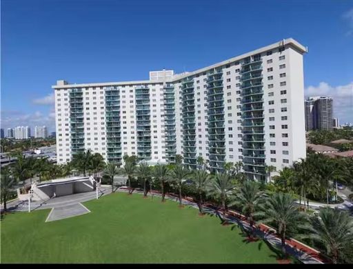 Residential complexes in Sunny Isles Beach, Miami-Dade