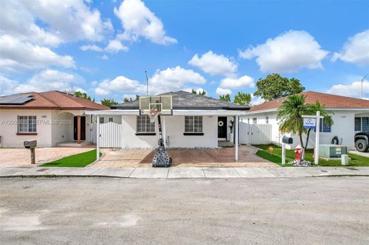 Villa - Hialeah, Miami-Dade County