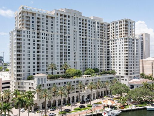 Residential complexes in Fort Lauderdale, Broward County