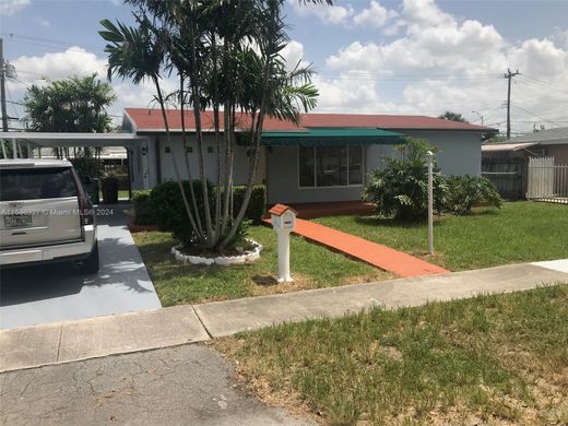 Villa - Hialeah, Miami-Dade County