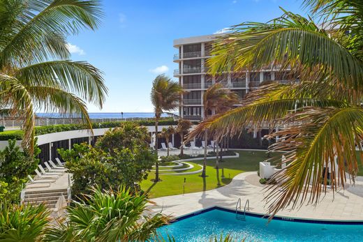 Residential complexes in Palm Beach, Florida