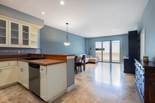 Residential complexes in Miami Beach, Miami-Dade