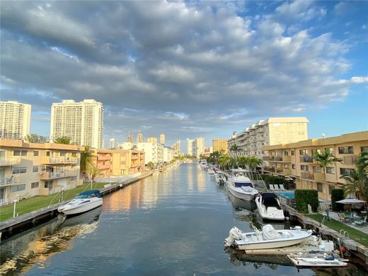 Kamienica w North Miami Beach, Miami-Dade County