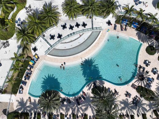 Residential complexes in Miami Beach, Miami-Dade