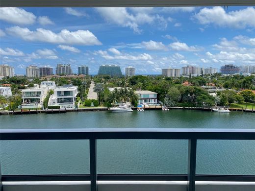 Residential complexes in Bay Harbor Islands, Miami-Dade