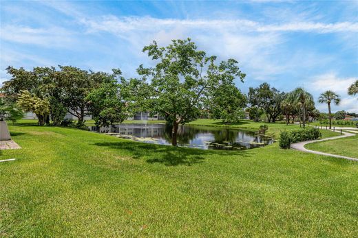 Residential complexes in Pembroke Pines, Broward County