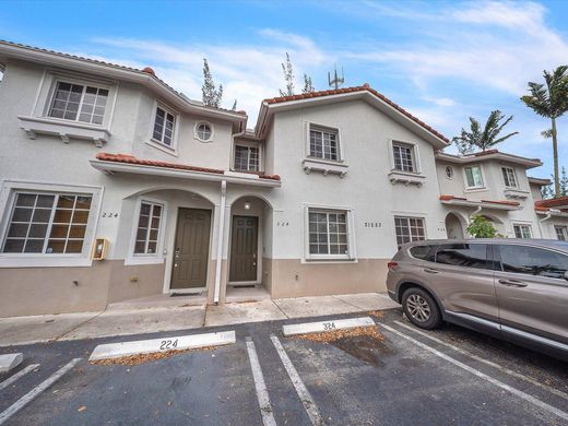 Residential complexes in Miami Gardens, Miami-Dade