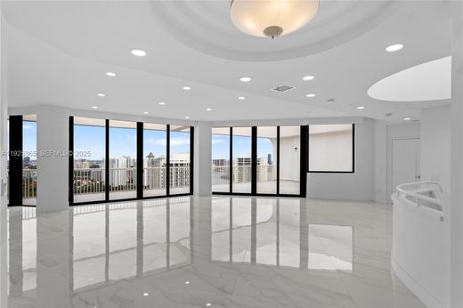 Residential complexes in Aventura, Miami-Dade