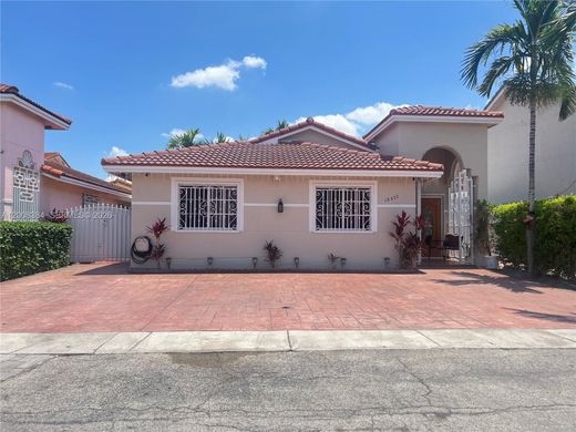 Villa in Hialeah Gardens, Miami-Dade